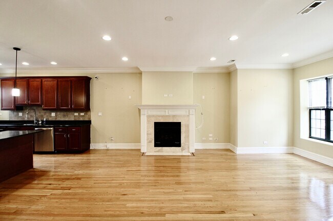 Photo - 5528 S Indiana Ave Unidad 2