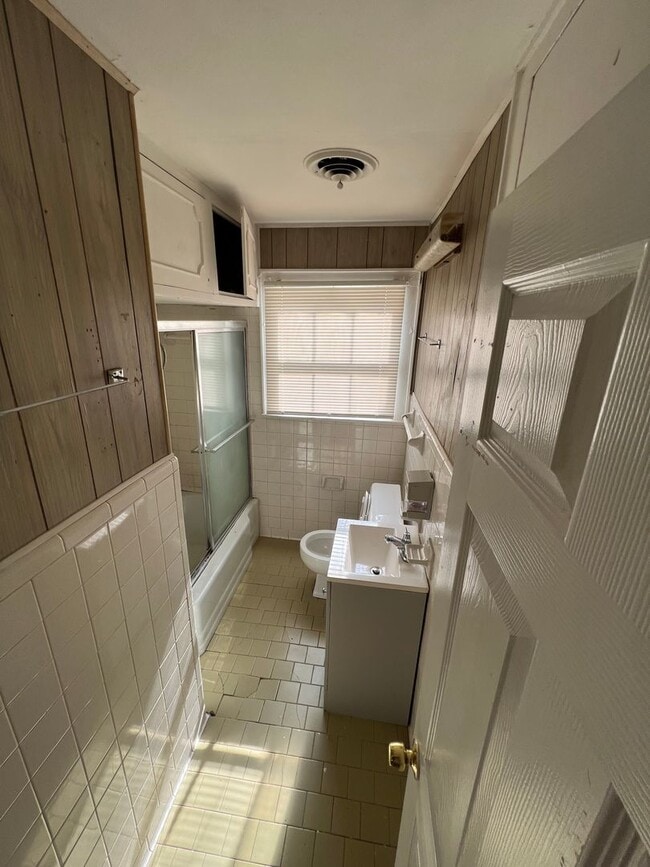 Photo - 2511 Quinton St