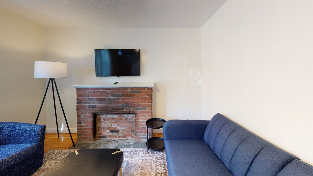 Photo - Private bedroom in 5 bed/2 bath Home
