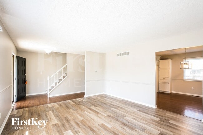 606 Sunblest Blvd S