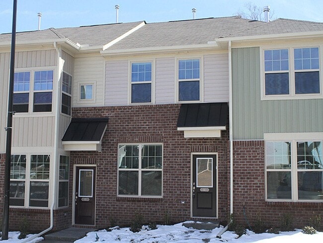 Building Photo - Live in Popular Thompson Ridge near Duke!