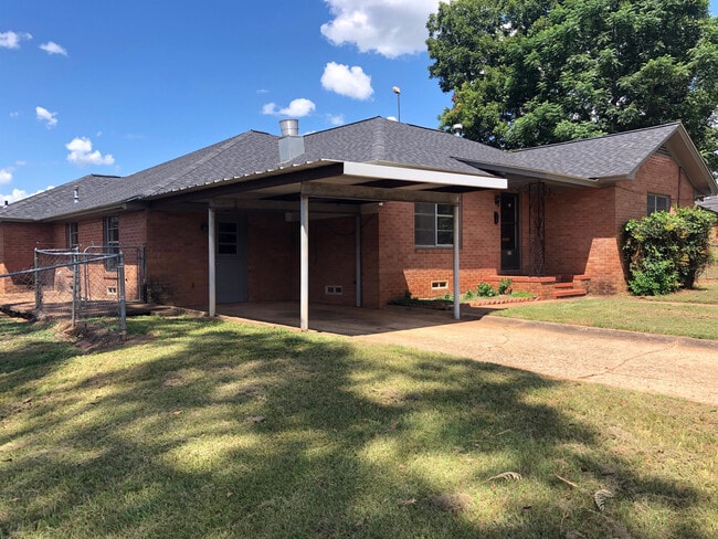 Photo - 214 Lewis St