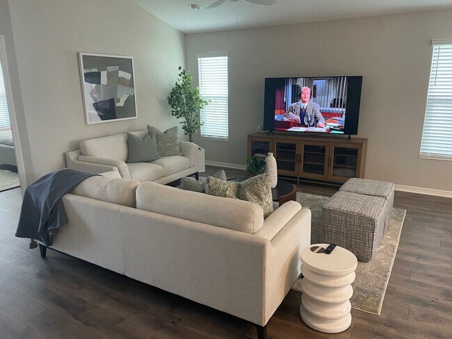 Photo - 1750 Debellis Ln Unit Posted to Internet