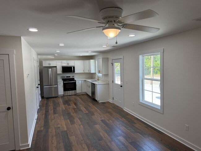 Photo - 414 6th St E