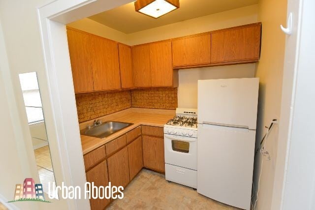 Photo - 737 W Belmont Ave Unit J08W