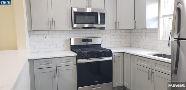Photo - 2-35-35 Virginia Dr Unit B