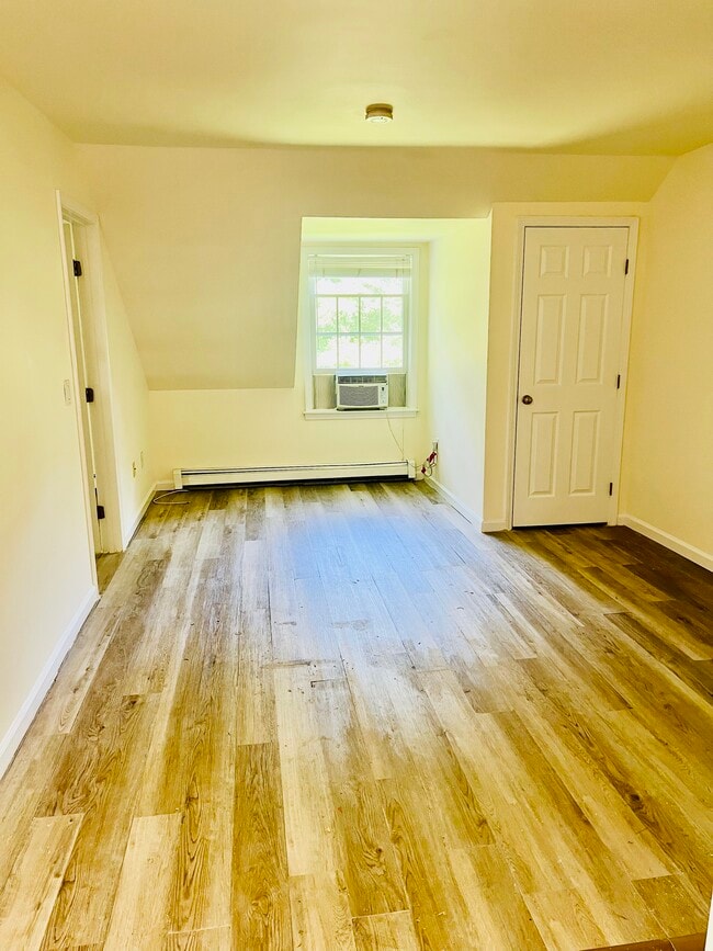 Building Photo - 11 Summit Rd Unit 3 Rental