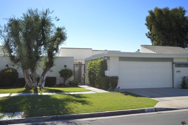 Photo - Hollywood Glam in Palm Springs. Furnished,...