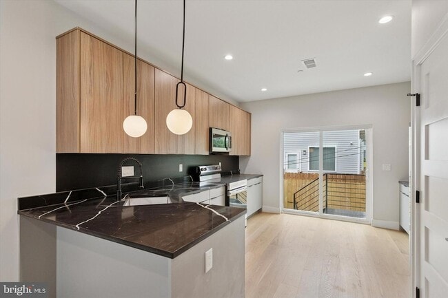 Photo - 2117 Bellmore St