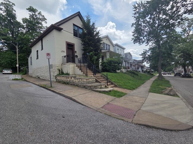 Building Photo - 1034 Blendon Pl