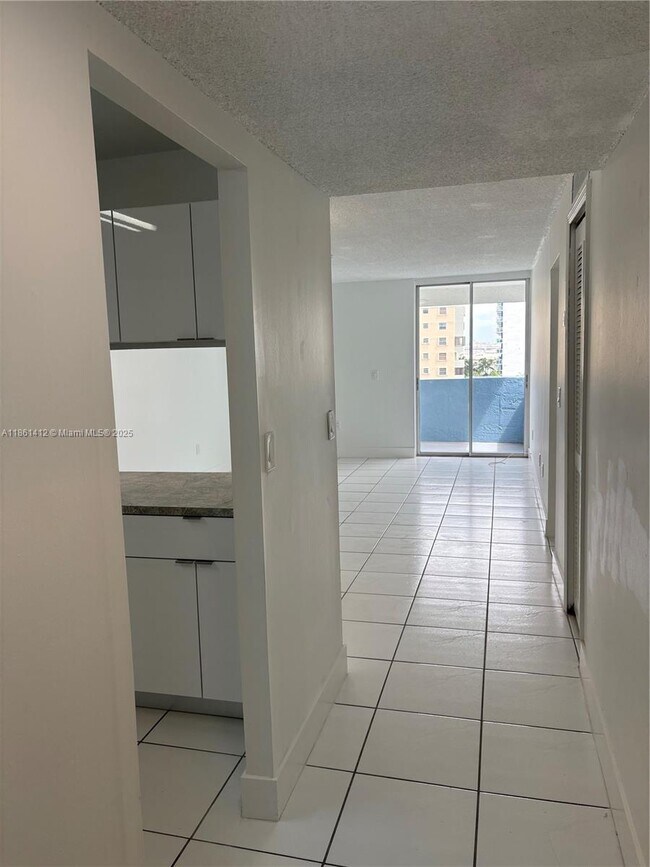 Photo - 5050 NW 7th St Unidad PH1