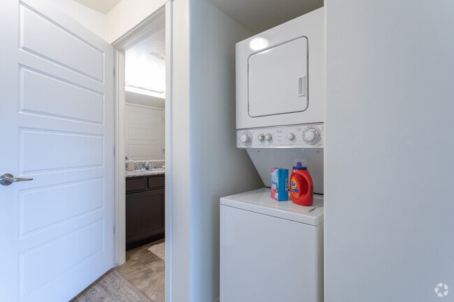 Studio, 1BA - 453SF - Laundry Area