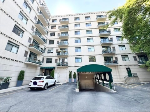 Building Photo - 680 N Green St Unit 706