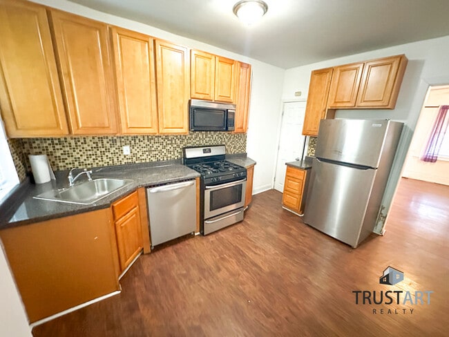 Building Photo - 3 Bedroom House in Belfield