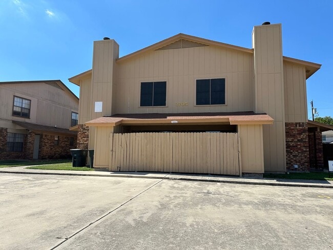 Building Photo - 3705 Hereford Ln Unit 3705 A Hereford