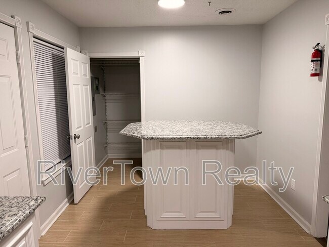 Photo - 2974 Crowell St