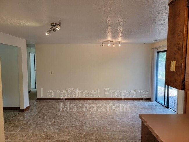 Photo - 3947 NW Tamarack Dr