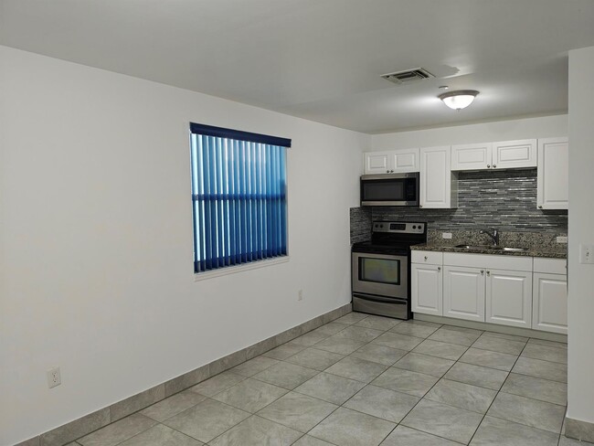 Building Photo - 2326 Taft St Unit 2326