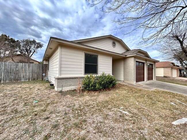 Photo - Comfortable & Nice 3BR / 2BA One-Level Home — Garage, Yard & Laundry Room