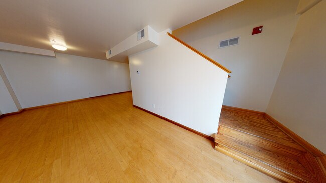 11 E High St