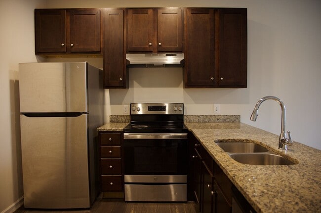 Building Photo - 4653 Fairfield Farm Rd Unit #6