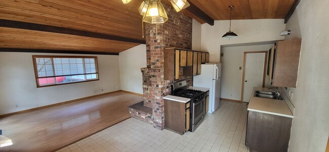 Photo - 2 bed 1.5 bath Downtown Bend - Large Master - Fenced Yard