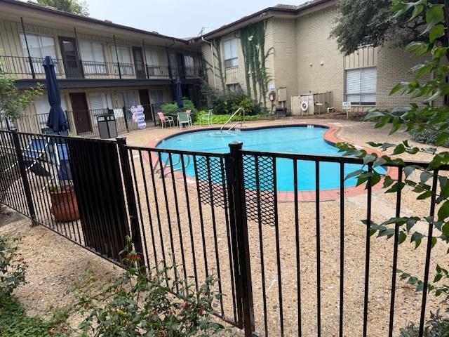 Photo - 5010 Bowser Ave Unidad 107