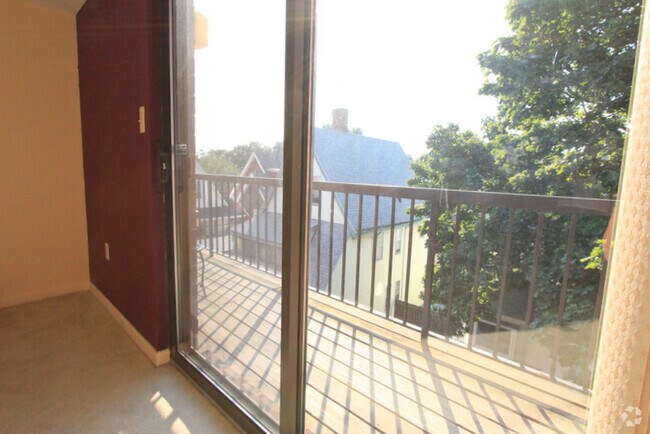 Building Photo - 23 Elm St Unit 303 Rental