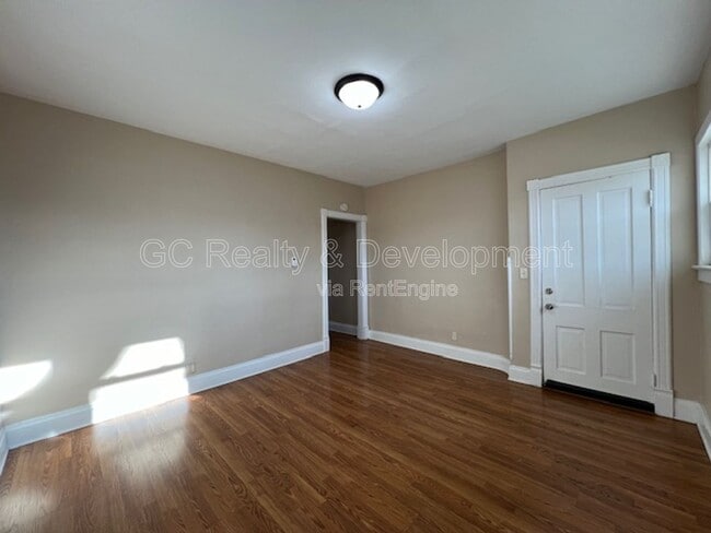 Photo - 411 Wellington Ave Unit 2