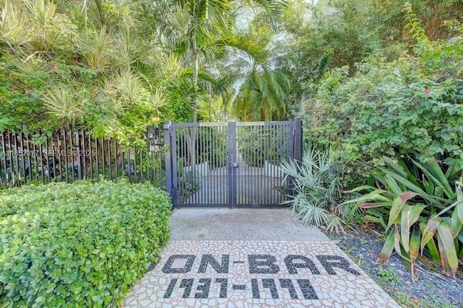 Building Photo - 1573 Pennsylvania Ave Unit 5N