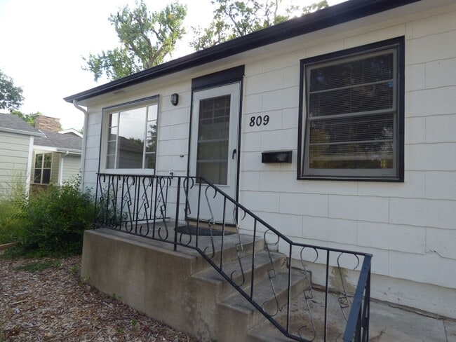 Building Photo - Cozy 1 bedroom duplex Rental