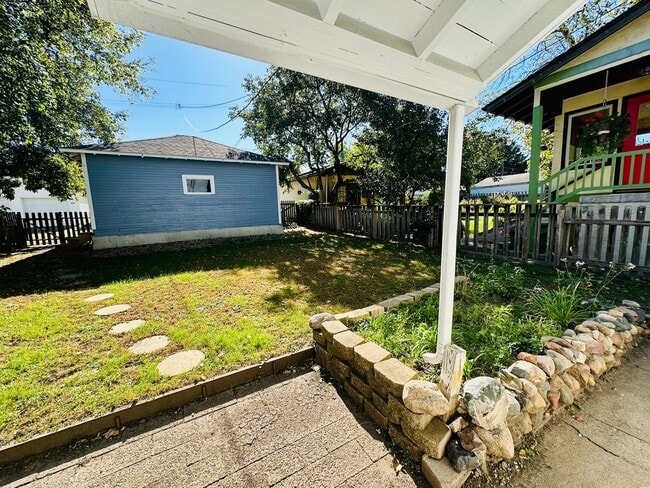 Photo - Charming 2-Bedroom Home with Hardwood Floo...