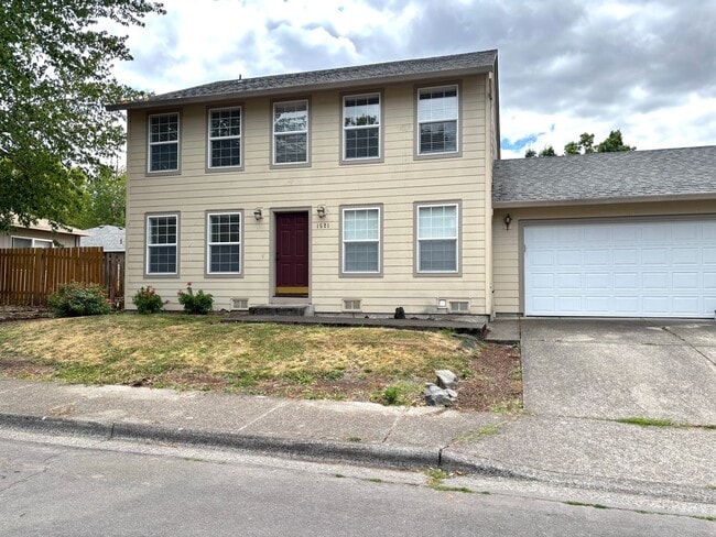 Building Photo - 4 Bedroom Beaverton Home with Huge Backyard!