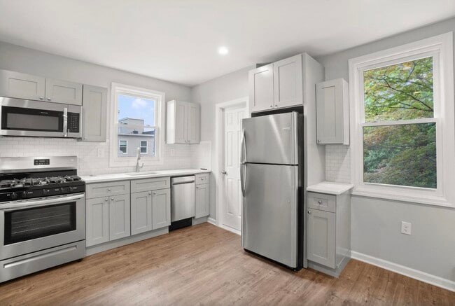 Photo - 14 W 19th St