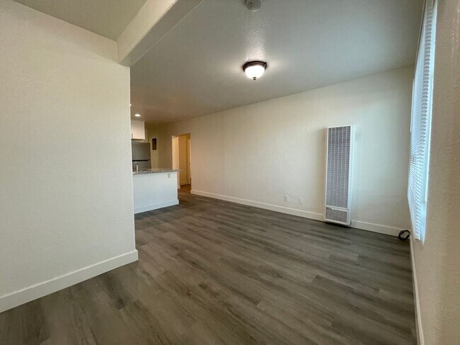 Photo - 1823 Gardenia Ave Unit B
