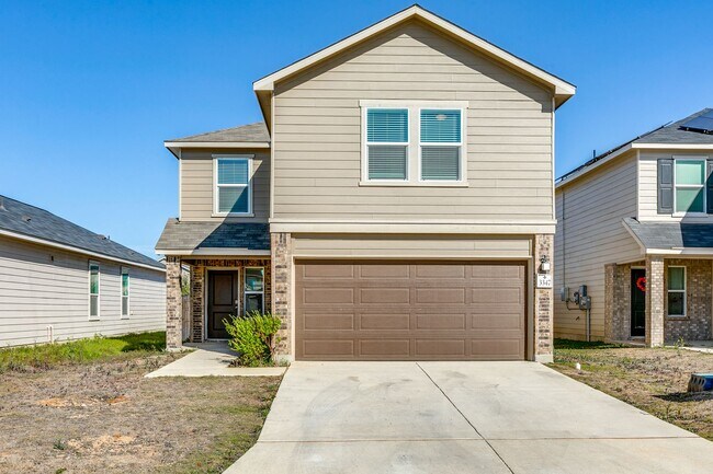 Building Photo - Welcome home to this 3-bedroom 2.5-bath in the desirable Marbella community