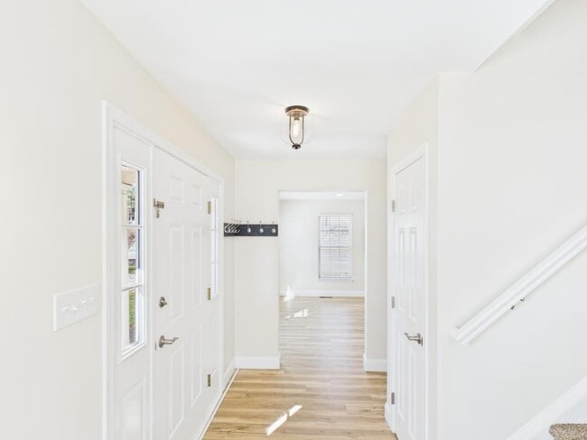 Photo - 720 E Newport Rd