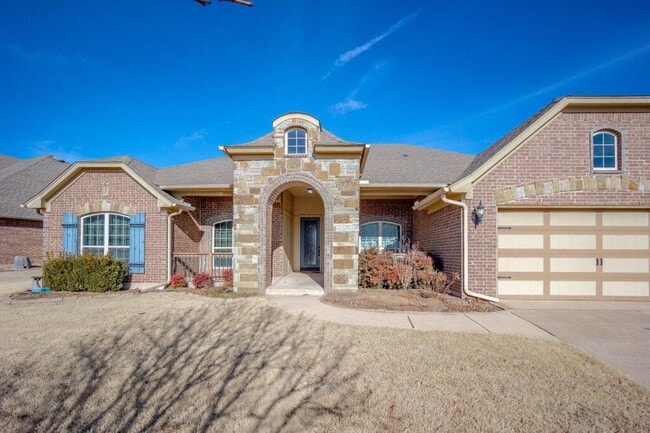 Building Photo - 2405 NW 180th St