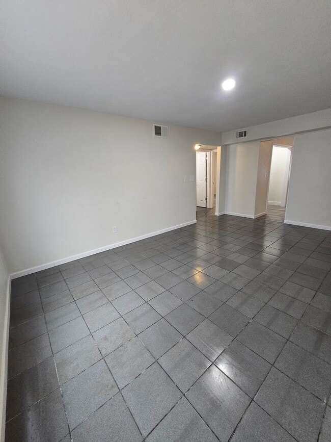 Building Photo - 5205 S Brooks Dr Unit B