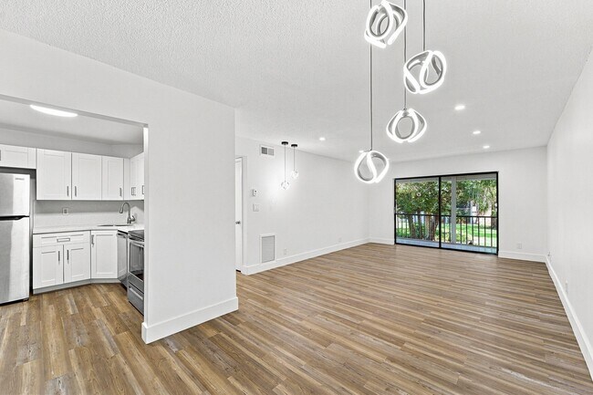 Building Photo - 3101 Oakland Shores Dr Unit H210