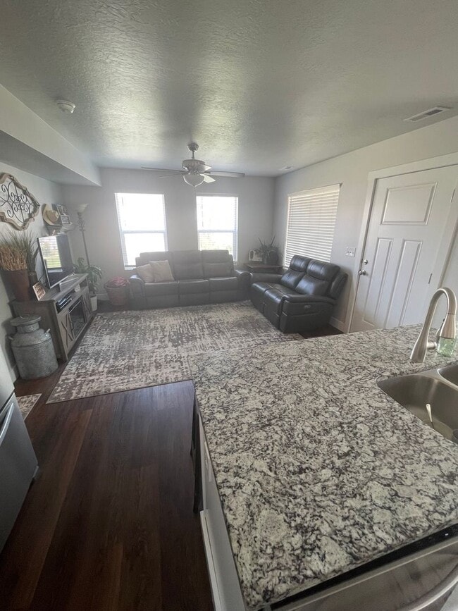 Photo - Newer Santaquin Townhome