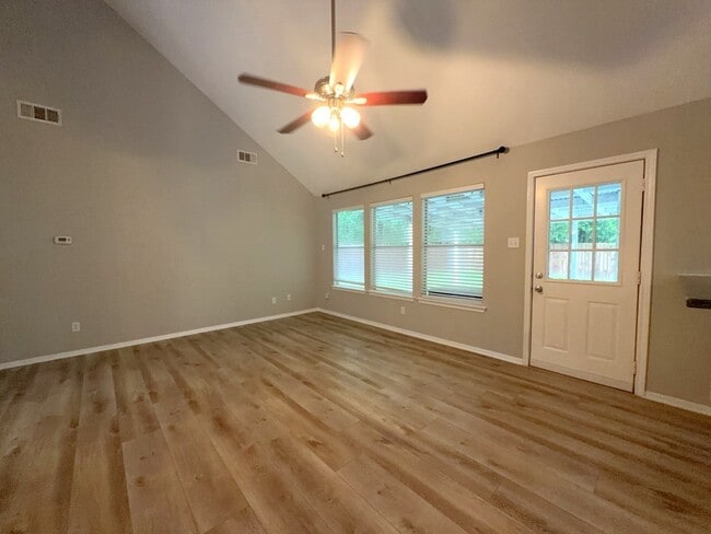 2106 Lexington Woods Dr