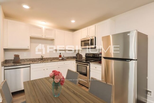 15 Sonya Ct
