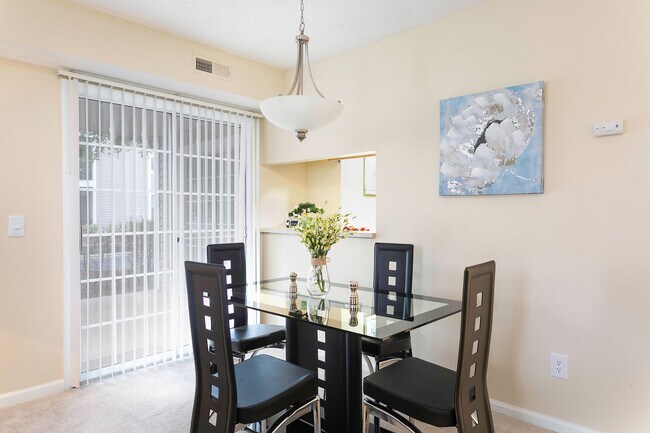 Comedor - Atrium- Students save up to 10%!