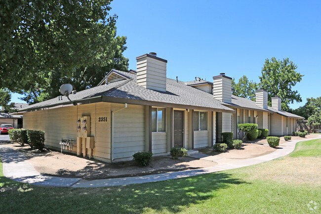 Briarwood Estates - Briarwood Estates Apartments