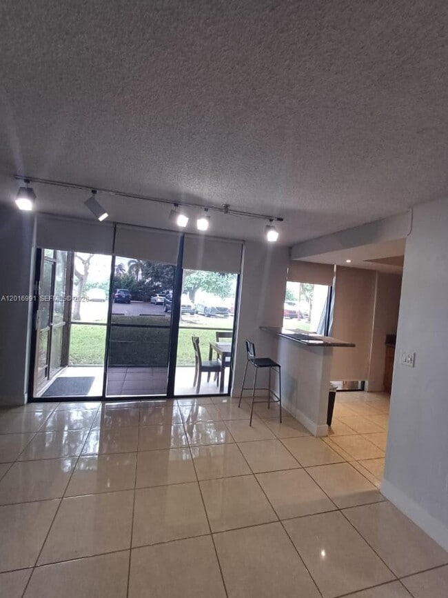 Photo - 665 NE 195th St Unit 119