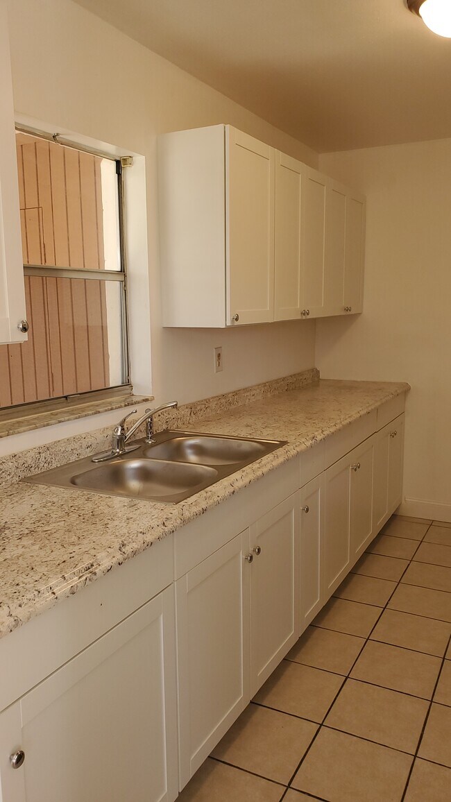 Photo - 369 Diamond St