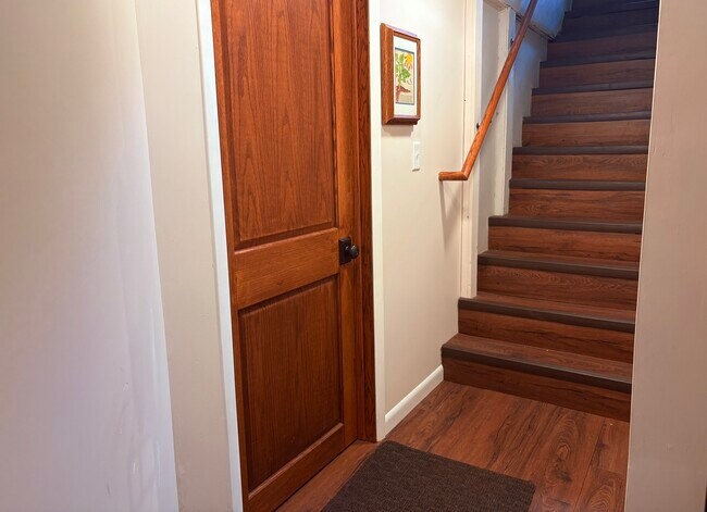 604 Simpson St Unidad Furnished 2BR Basement Ap