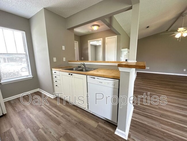 Photo - 401 Converse Ct