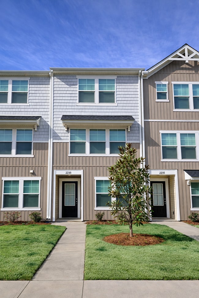 Building Photo - Brand New Townhome | 3 BR/3.5BA | 1-Car Garage | Near Downtown Mooresville